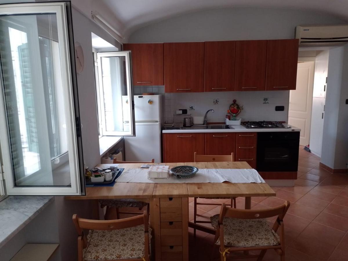 Appartamento Uno Sguardo Sui Tetti Napoli Esterno foto