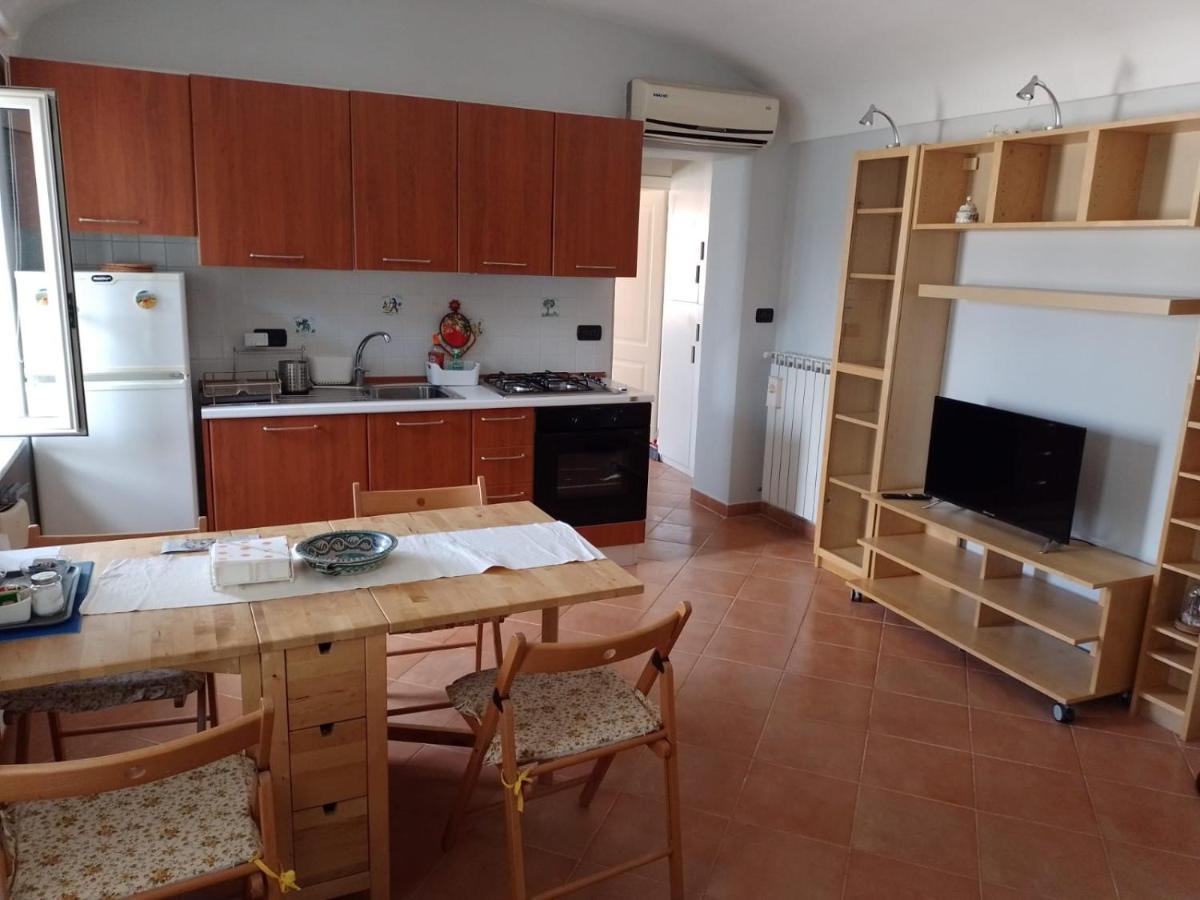 Appartamento Uno Sguardo Sui Tetti Napoli Esterno foto